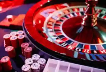 Blackjack và các trò chơi bài casino trực tuyến khác